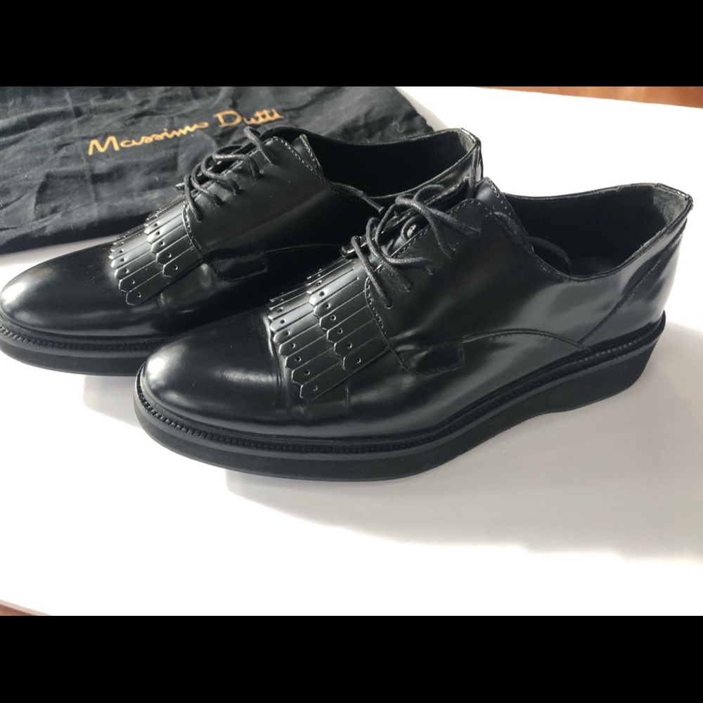 Massimo Dutti Oxford style shoe. Size 7
